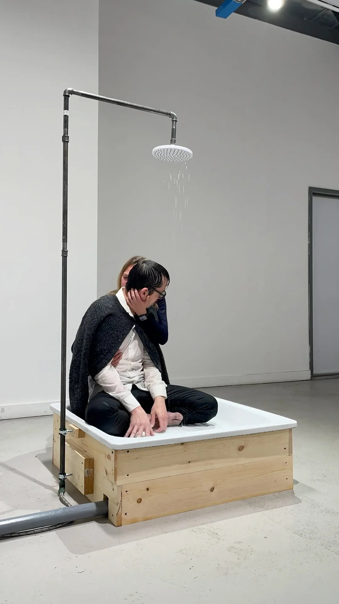 Between the Drops, cold water performance, view 8