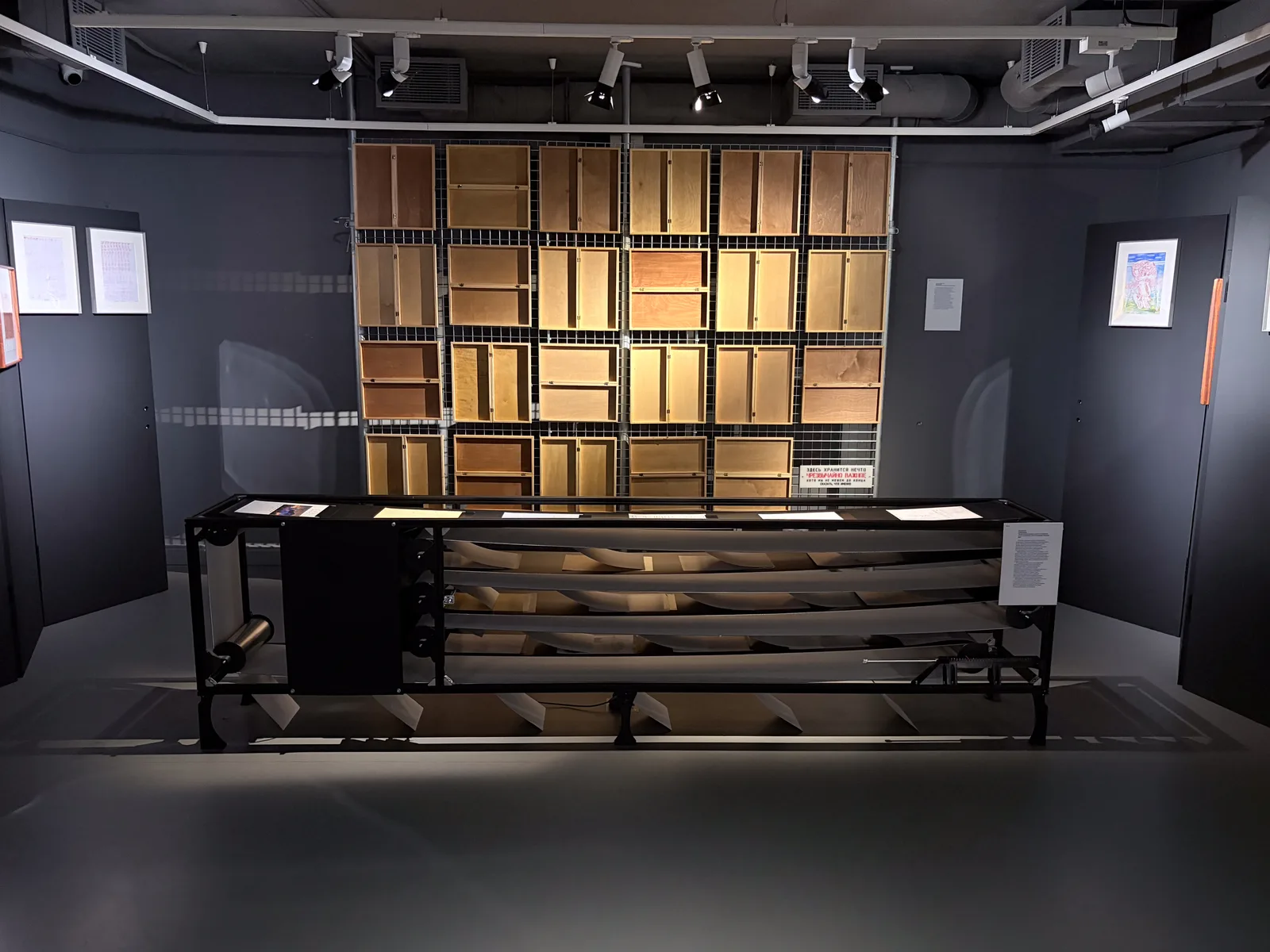 Contemporary, conveyor-belt installation, view 4